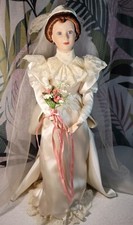 poupée Ashton Drake Galleries Betty's 1930 Wedding dress, robe couleur ivoire