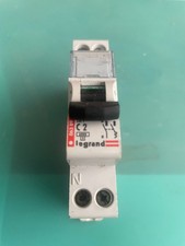 Disjoncteur C2  230V Vis /vis
