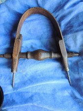 Outil ancien compas en bois