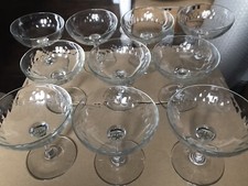 10 ANCIENNES COUPES À CHAMPAGNE EN VERRE TAILLE GRAIN DE RIZ