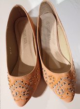 Escarpins chaussures de fête couleur saumon: strass broderie perles dorées. NEUF
