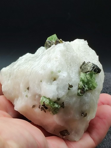 Diopside mica cristallisé - +,