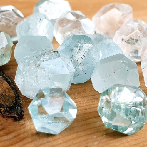 Aigue marine cristal taillé - aigue-marine,