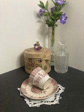 Ancienne tasse sous - tasse, a