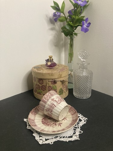Ancienne tasse sous - tasse,