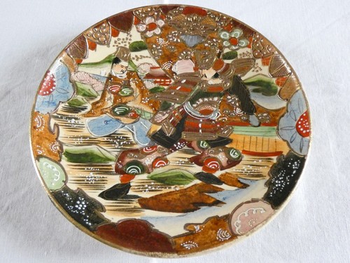 Très ancienne assiette - très,