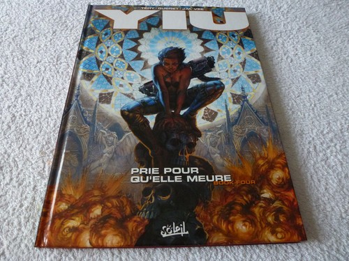 Yiu prie pour - "prie,