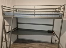 lit mezzanine avec bureau en acier gris Ikea 