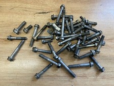 UN LOT DE VIS VISSERIE MOTEUR CARTER KTM 125 DUKE 2013