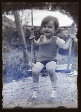 Enfant Balançoire PHOTO NEGATIVE c1920 sur Plaque de verre Vintage V41L2n