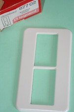 Plaque double ivoire verticale  modèle Chambord Legrand  87702