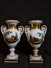 Paire de vases en porcelaine