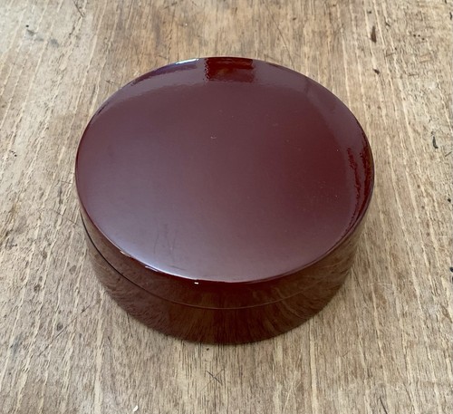 Boîte sous verres laqués - verres,