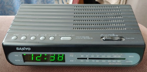 Radio reloj despertador - reloj, sanyo