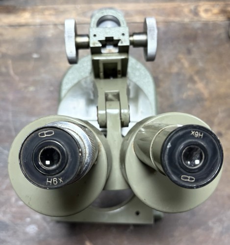 Ancien microscope binoculaire - ancien,