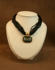 Collier pendentif en métal