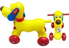 X Chiens Jaunes Avec Roues