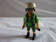 PLAYMOBIL  PERSONNAGE CHASSEUR DE DINOSAURE