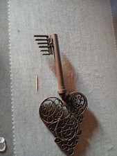 Enseigne De Magasin Ou Autre Grande Clef En Fer Forgé