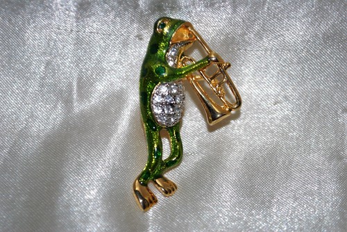 Frog with horn pin musician - with,