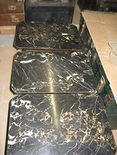 3 Tablettes pliantes légères en dessus stratifié  et pieds en bois.