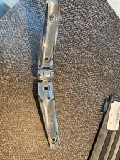 CHARNIÈRE DROITE DE HAYON DE COFFRE ARRIERE PEUGEOT 204 ET 304 BREAK