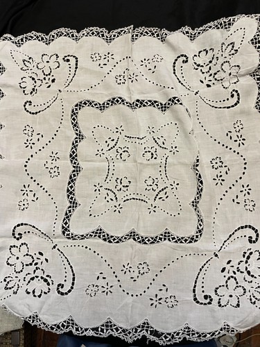 Nappe ancienne brodée