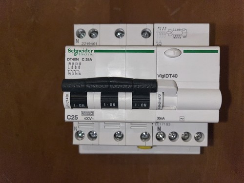 Disjoncteur differentiel 4pole - disjoncteur,