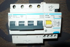 DISJONCTEUR DIFFERENTIEL TETRAPOLAIRE 16A 30mA COURBE C, HAGER 16 AMPERES 4POLES