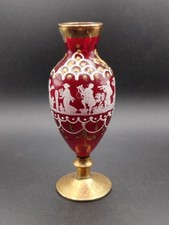 Vase Vintage en verre rouge soufflé de Murano. Camée classique et feuille d'or.