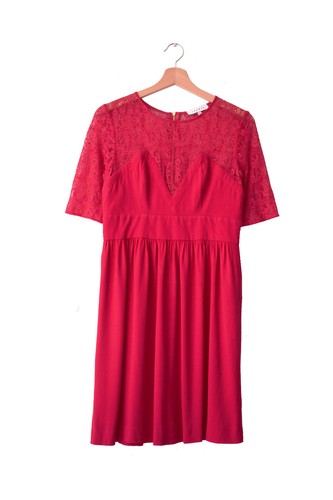 Robe plissée avec dentelle