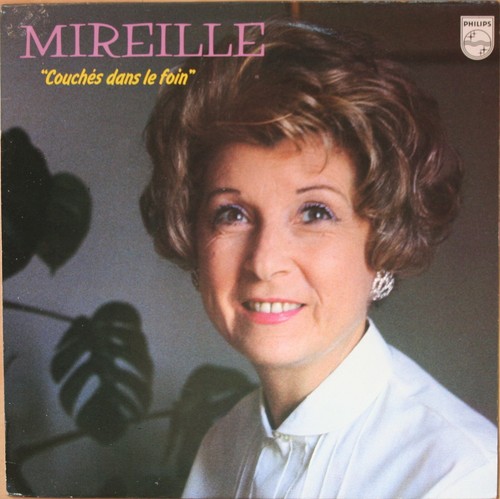 Mireille couchés dans foin - couchés, le