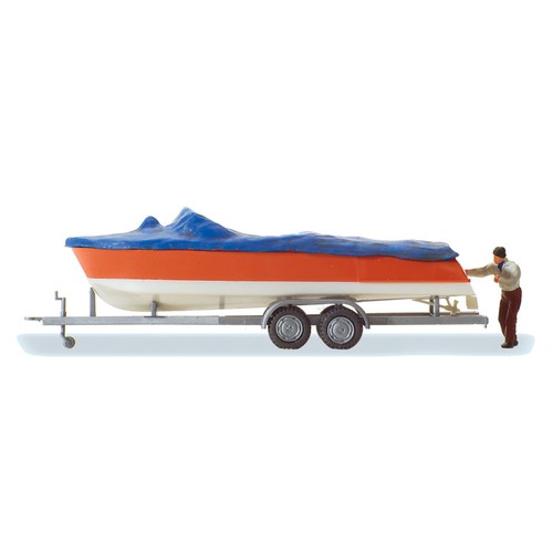 Bateau moteur chargé sur - moteur,,