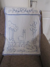 cache torchon brodé