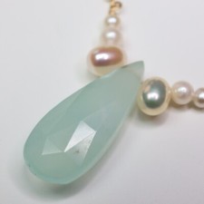 collier en pierre précieuse
