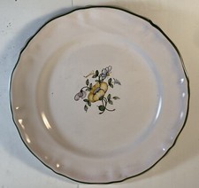 Assiette décor fleur - Porcelaine de Moustiers C. Fourn. Diamètre 24 cm