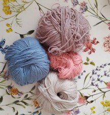 LOT DE 4 PELOTES DE LAINE