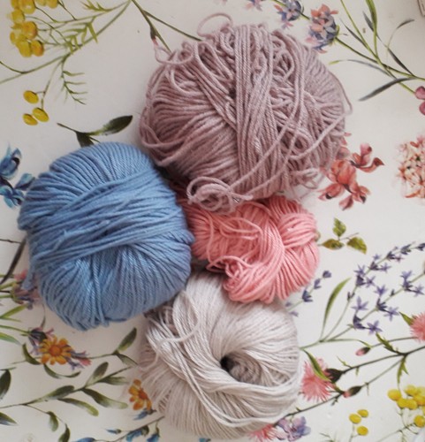 Lot pelotes de laine - lot,