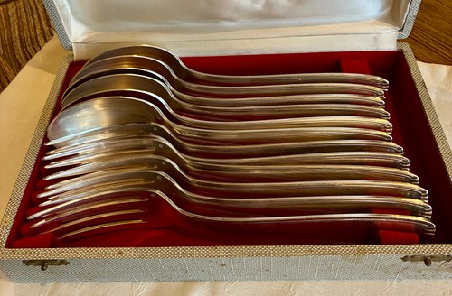 Coffret cuillères et - :, 6