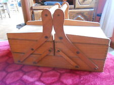 Ancienne Travailleuse à couture en Bois