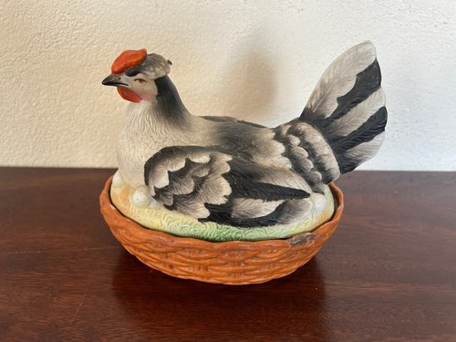 Poule nid bonbonnière - poule,