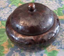 boite couverte en porcelaine de Camille Tharaud à Limoges