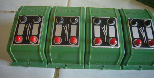 Lot pupitres de commande - de,