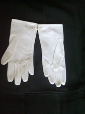 Gants blancs ajourés de fillette pour cérémonie longueur maximale 16,5 cm neufs