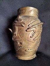 Japon / Vase en bronze doré/patiné au dragon stylisé / Meiji XIXe