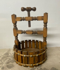 Pressoir casse noix en bois décoratif bonne état pas de vis fonctionnelle ?