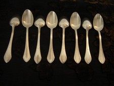 Série de 8 cuillères à café en métal argenté, Orfèvrerie Perrin à Paris