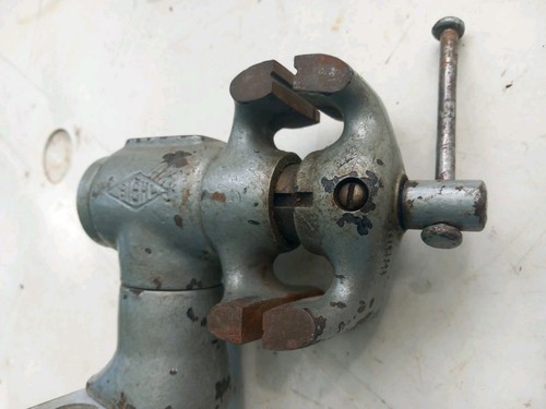 Etau rotatif pour serrurier - etau,