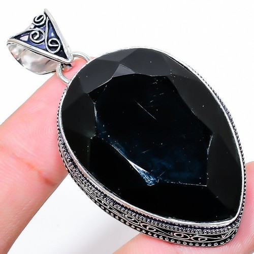 Pendentif bijou fait main - , en