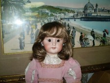 O. PERRUQUE POUR POUPEE . TRES